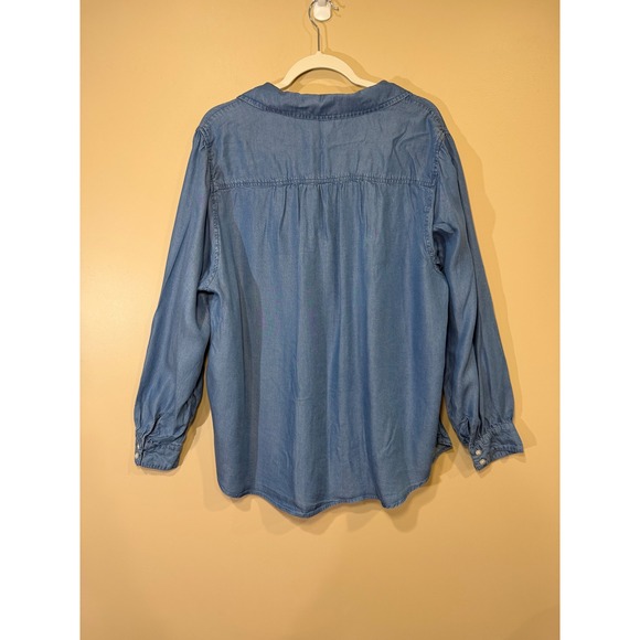 Torrid Women's Chambray Button Front Blouse Blue Embroidered Detail Size 2 XXL - Picture 4 of 5